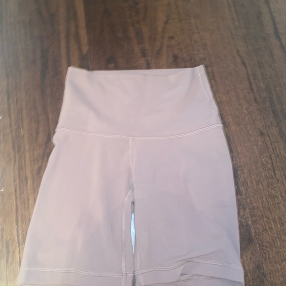 Aritzia Pants - Aritzia biker shorts
